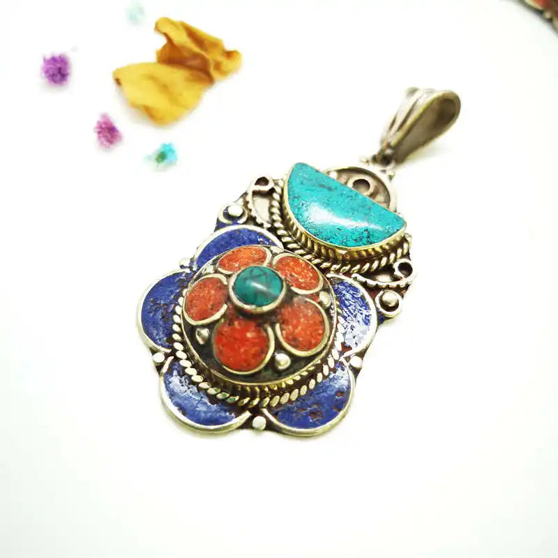 Pendentif fait main en cuivre incrusté de pierres colorées - e-thnic