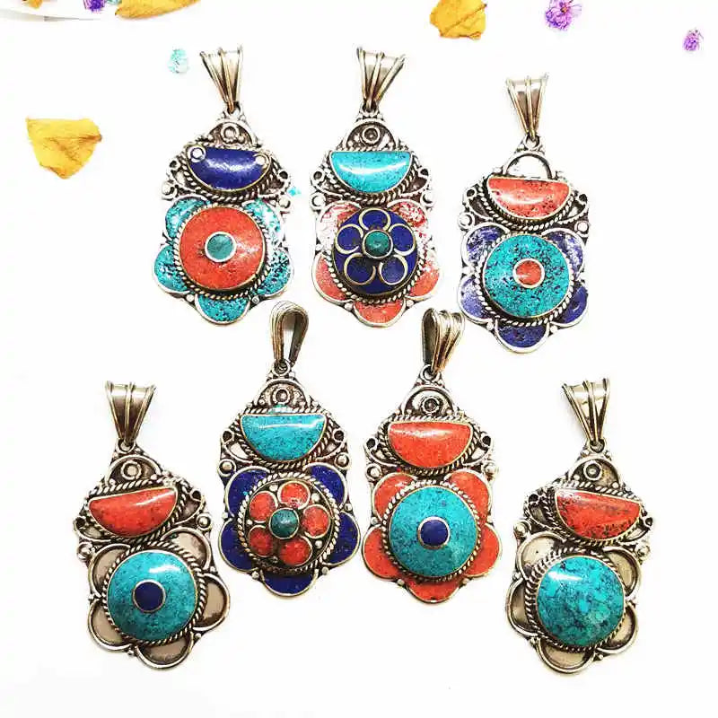 Pendentif fait main en cuivre incrusté de pierres colorées - e-thnic