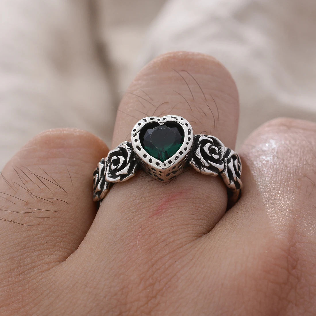 Bague en argent avec cœur en cristal vert - e-thnic