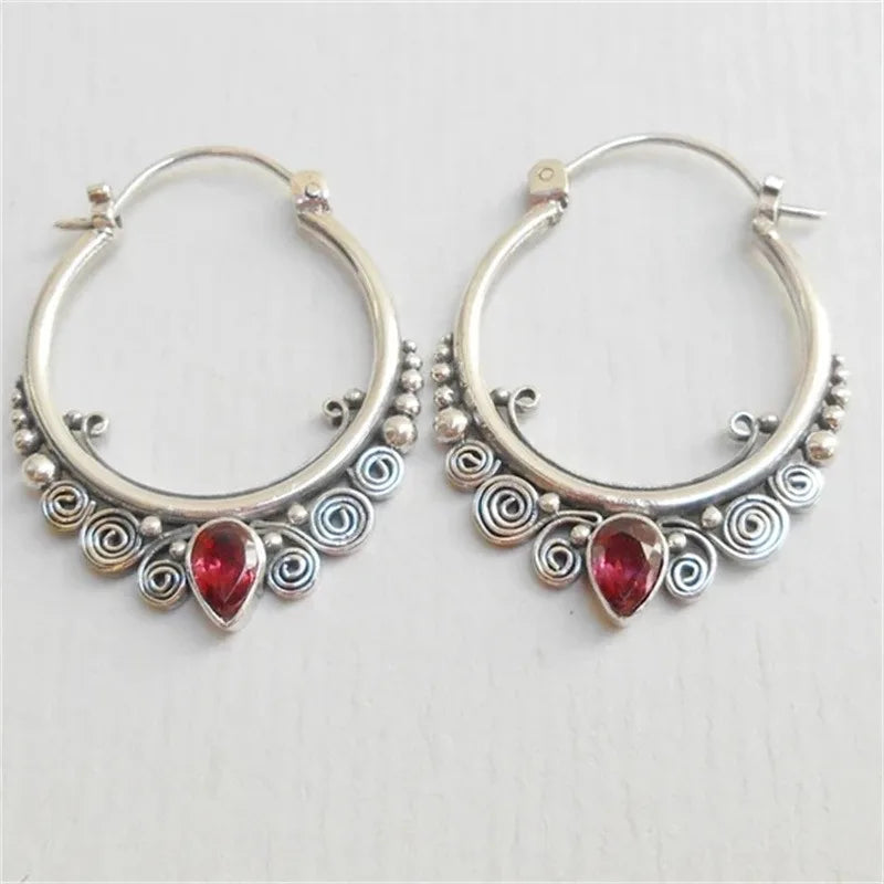 Créoles argent finement gravée incrustées de zircon rouge - e-thnic