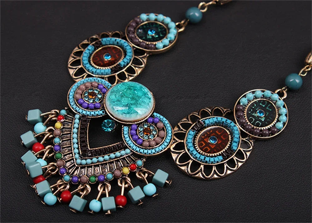 Collier à ornements avec des perles colorées conçu à la main - e-thnic