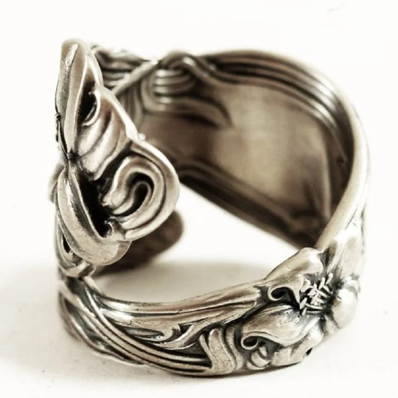 Bague vintage en forme de fleur de lys enroulée - e-thnic