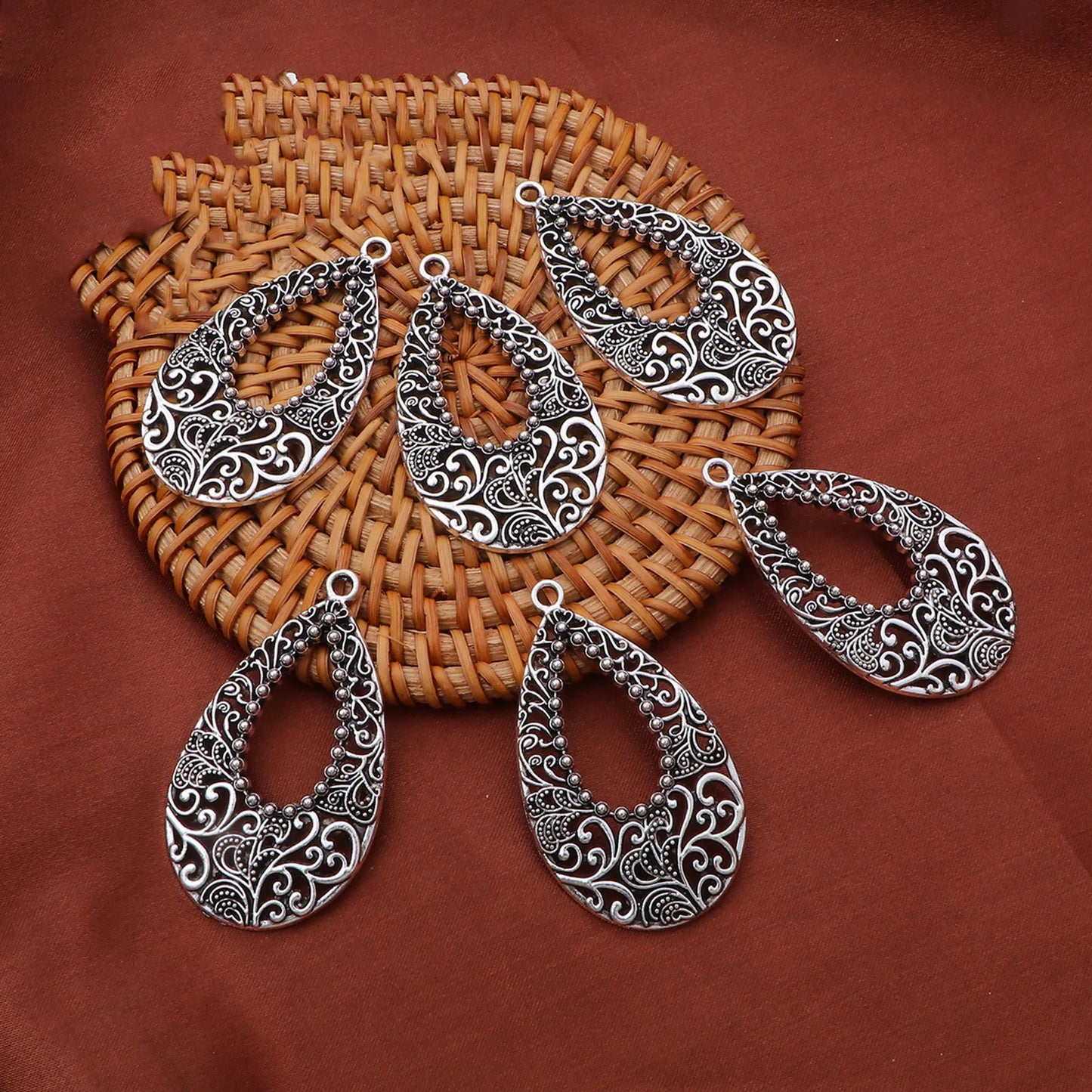Pendentifs vintage ajourés en métal couleur argent - e-thnic
