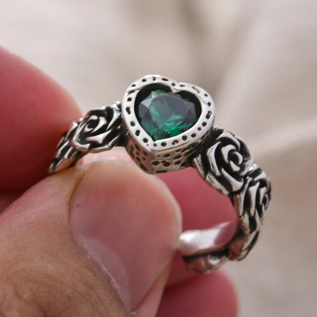 Bague en argent avec cœur en cristal vert - e-thnic