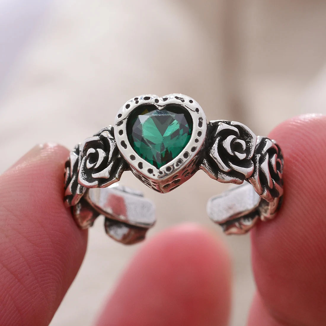 Bague en argent avec cœur en cristal vert - e-thnic