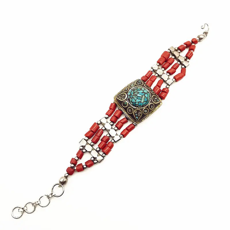 Bracelet- Perles rouges en verre avec pendentif en laiton - e-thnic
