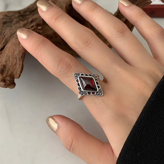 Bague en argent thaïlandais avec pierre grenat rouge - e-thnic