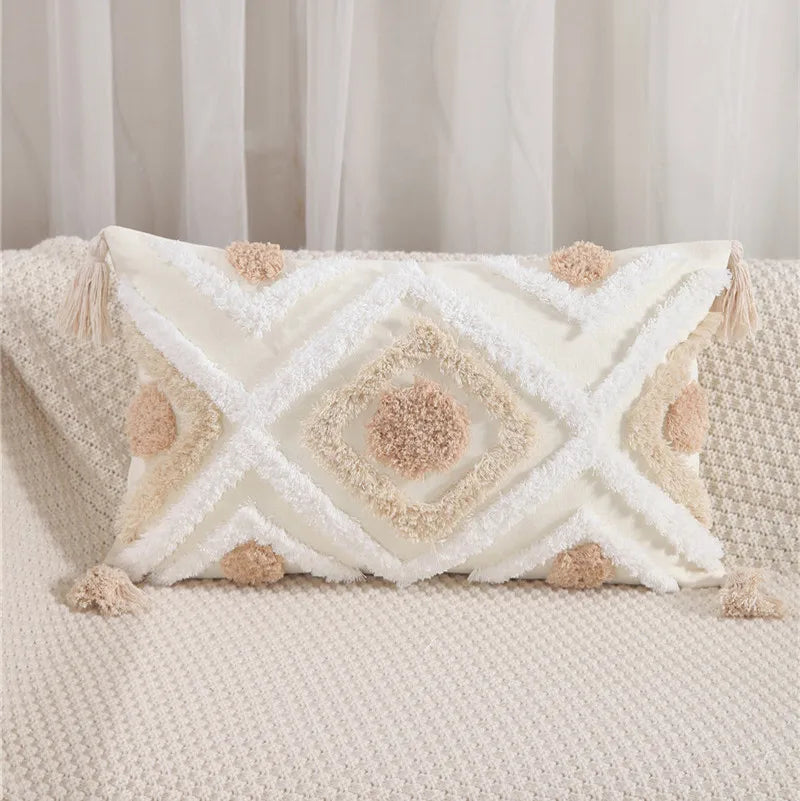 Housse de coussin avec broderie géométrique ornée de pompons - e-thnic