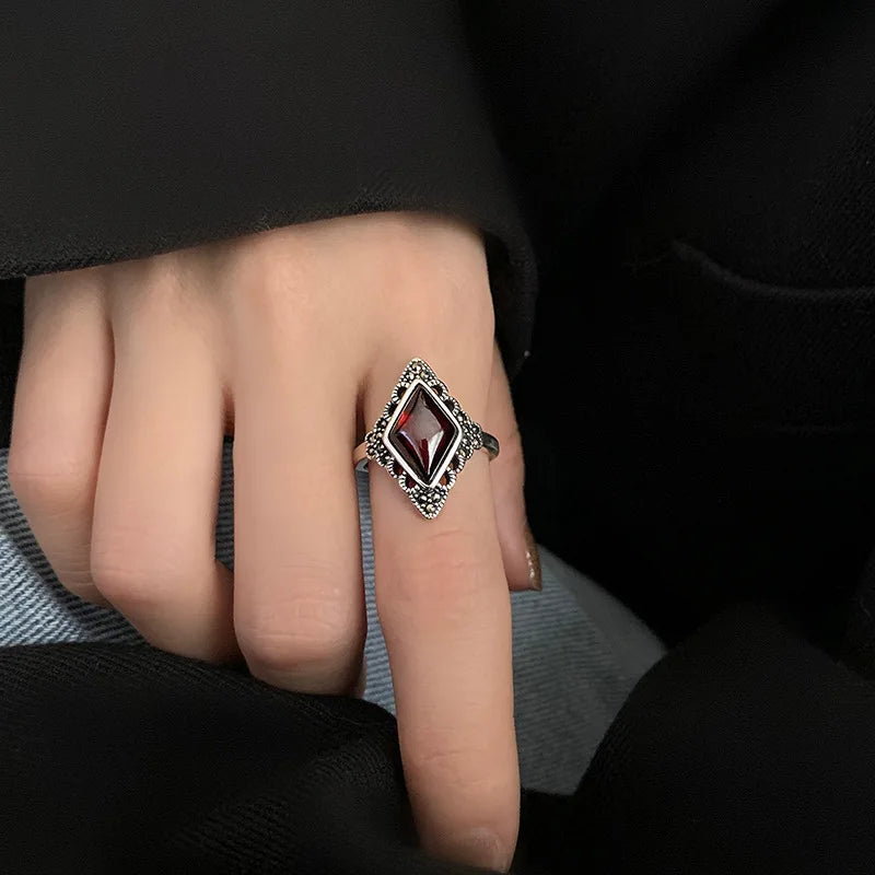 Bague en argent thaïlandais avec pierre grenat rouge - e-thnic